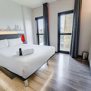 Easyhotel Barcelona Fira 2*, L'Hospitalet de Llobregat Spania